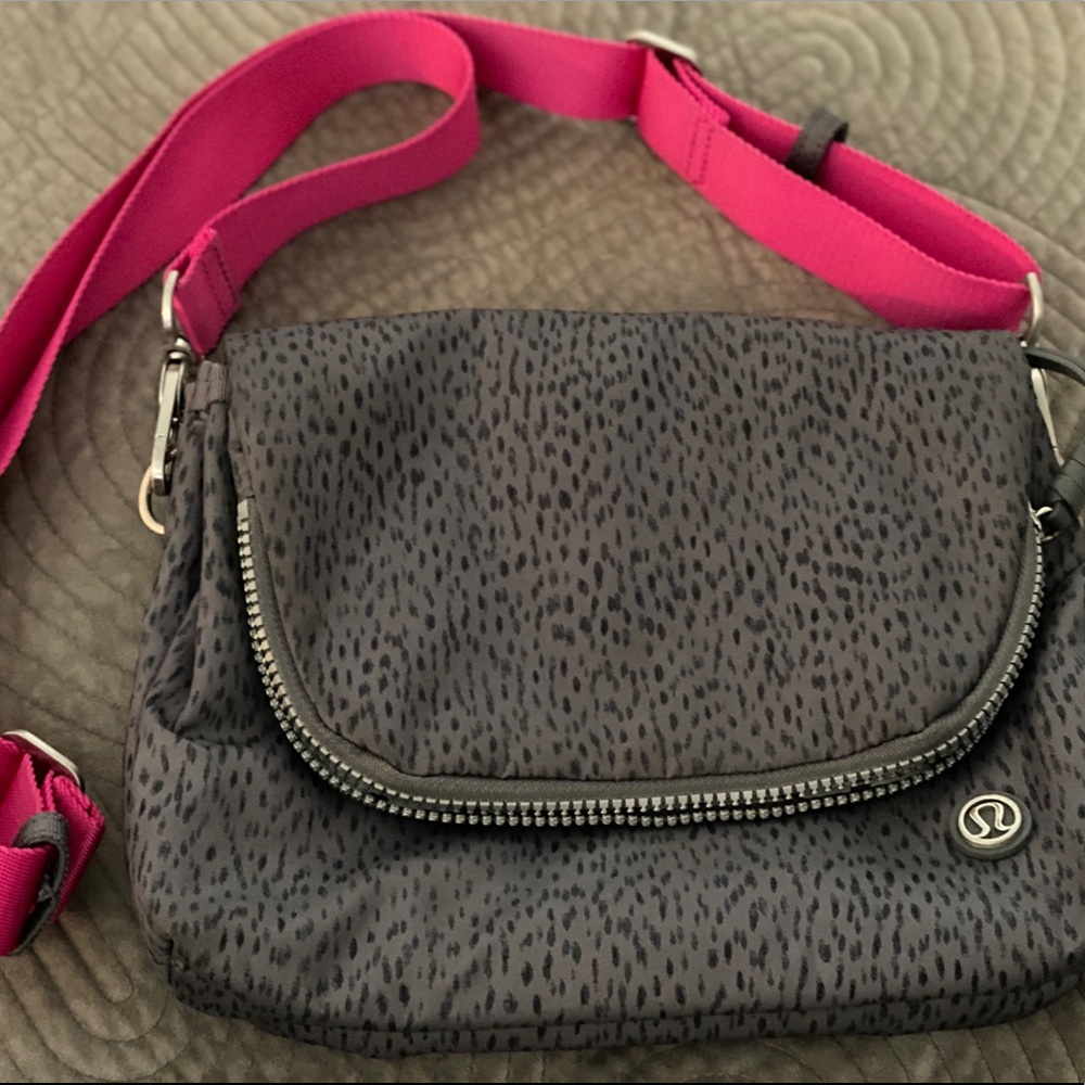 Lululemon Festival Om Leopard Dot Bag